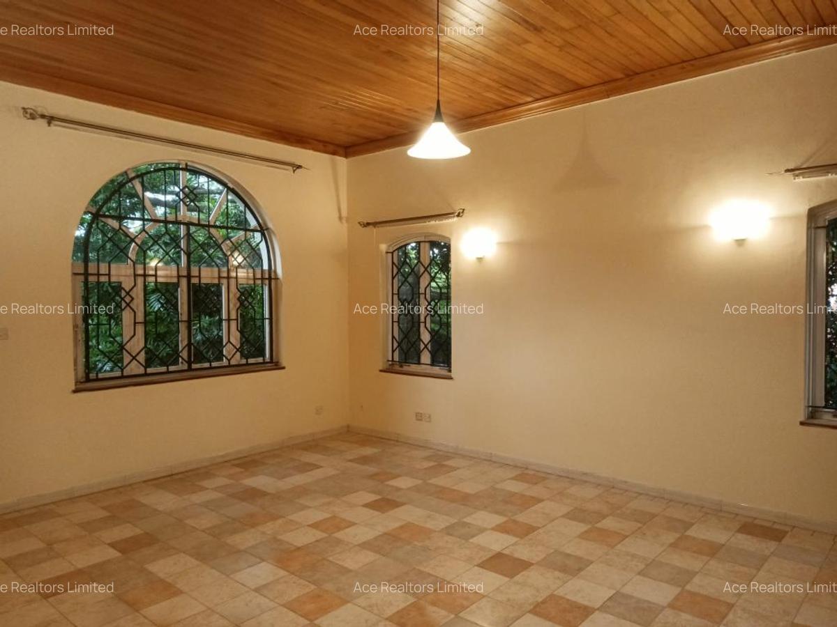 4 Bed Townhouse with En Suite at Hillview - 16