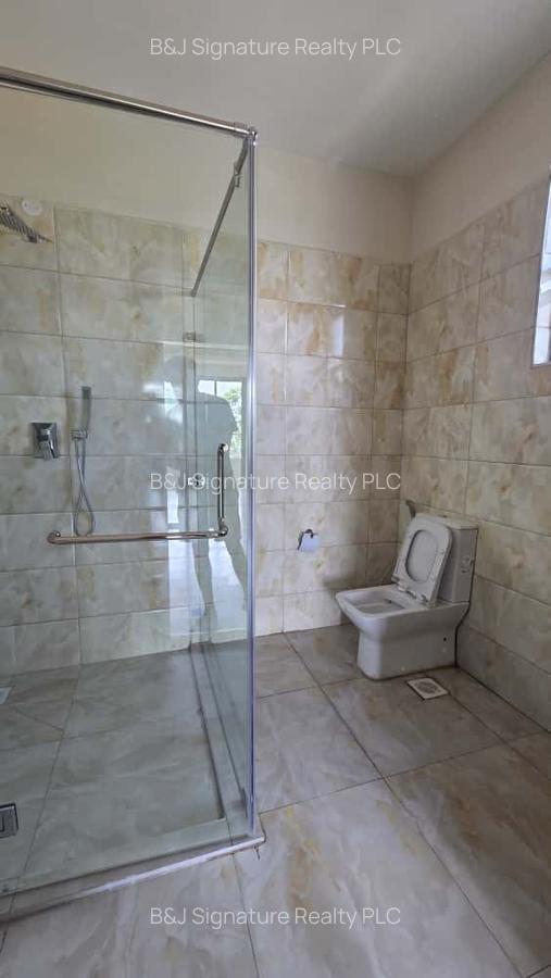 Serviced 5 Bed Apartment with En Suite in Parklands - 13