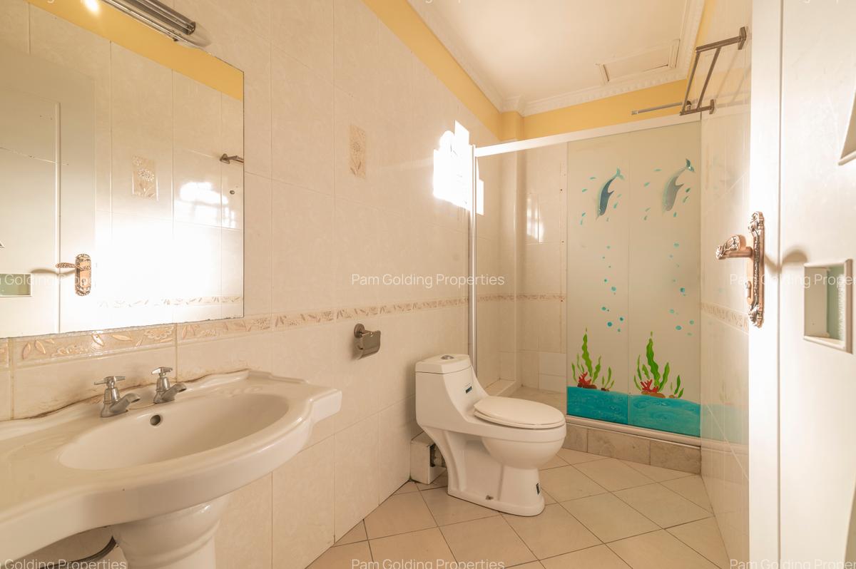 4 Bed House with En Suite at Safari Park - 14