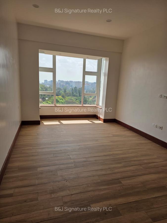3 Bed Apartment with En Suite in Parklands - 14