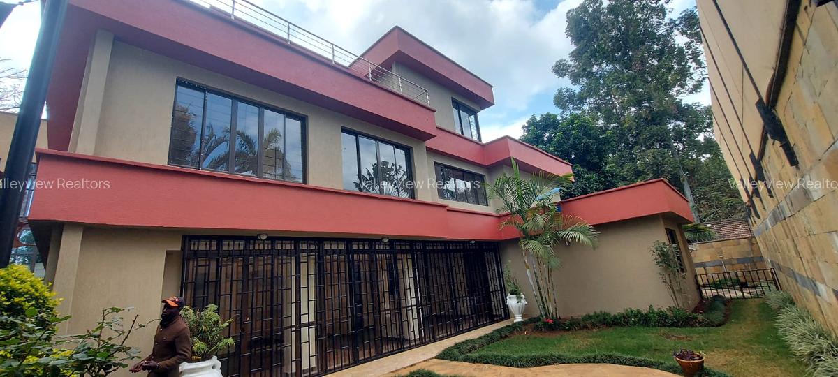 5 Bed Townhouse with En Suite at Lavington - 1