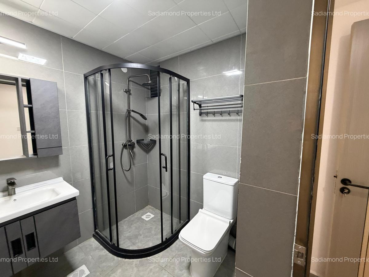 3 Bed Apartment with Swimming Pool in Riverside - 6