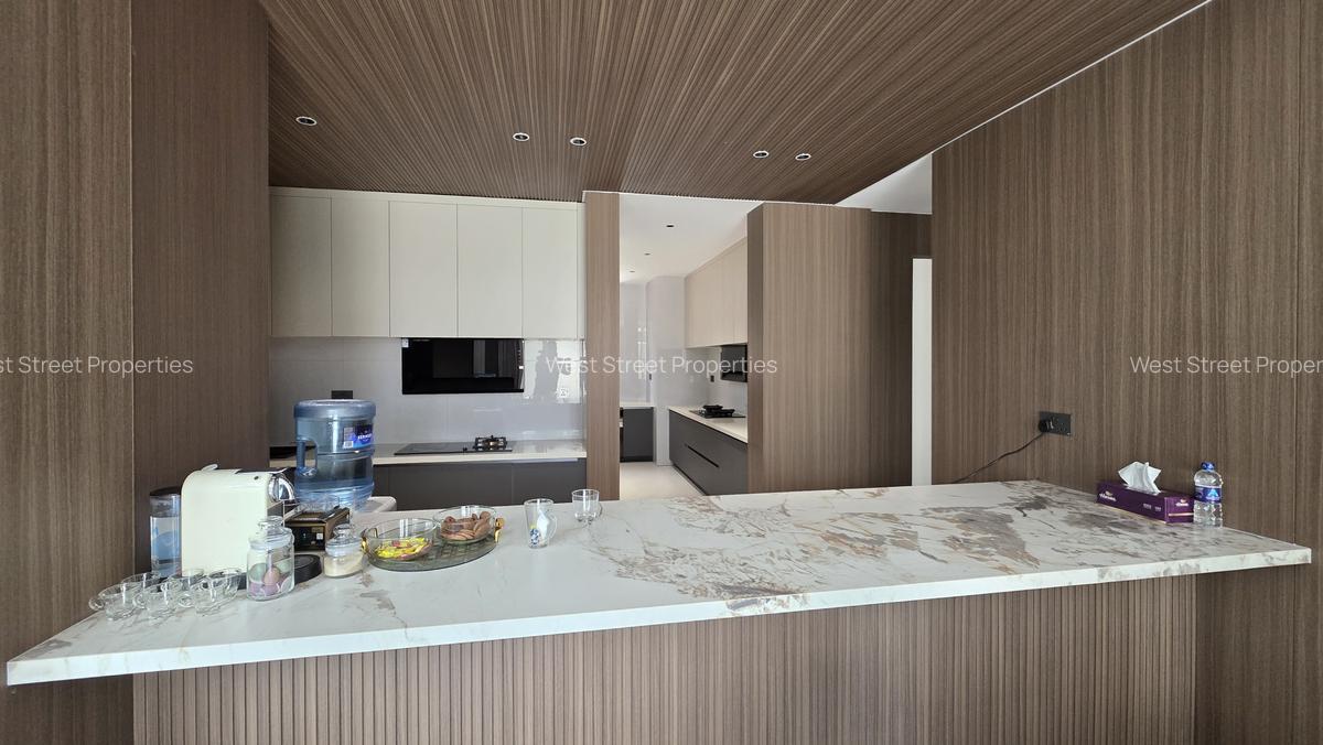 6 Bed Villa with En Suite in Lavington - 2