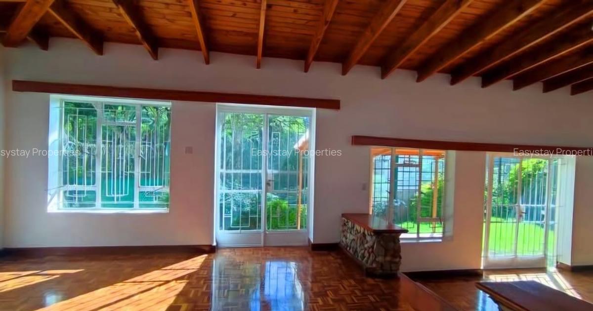 4 Bed House with En Suite in Riverside - 2