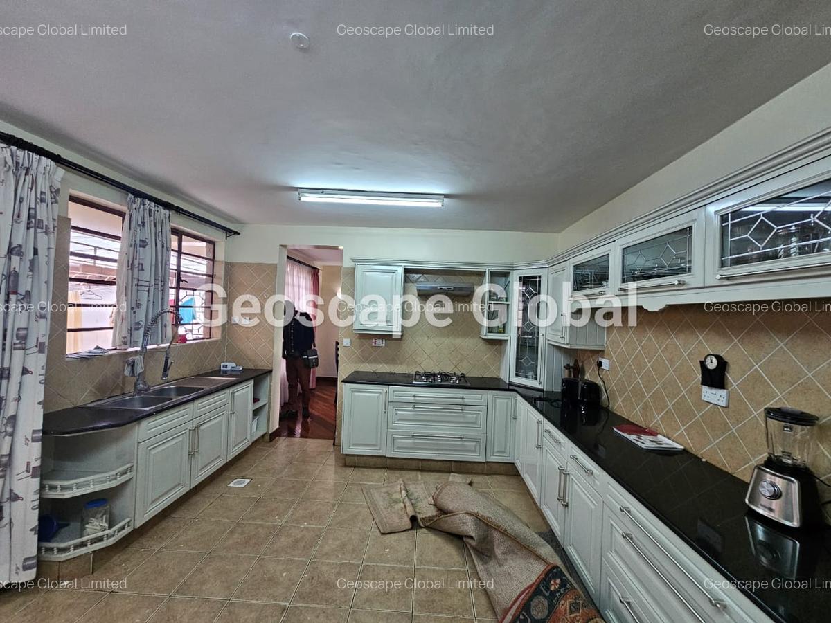 5 Bed Townhouse with En Suite in Lavington - 18