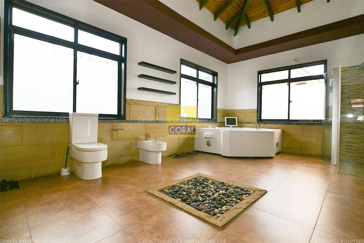 5 Bed Townhouse with En Suite in Lavington - 18