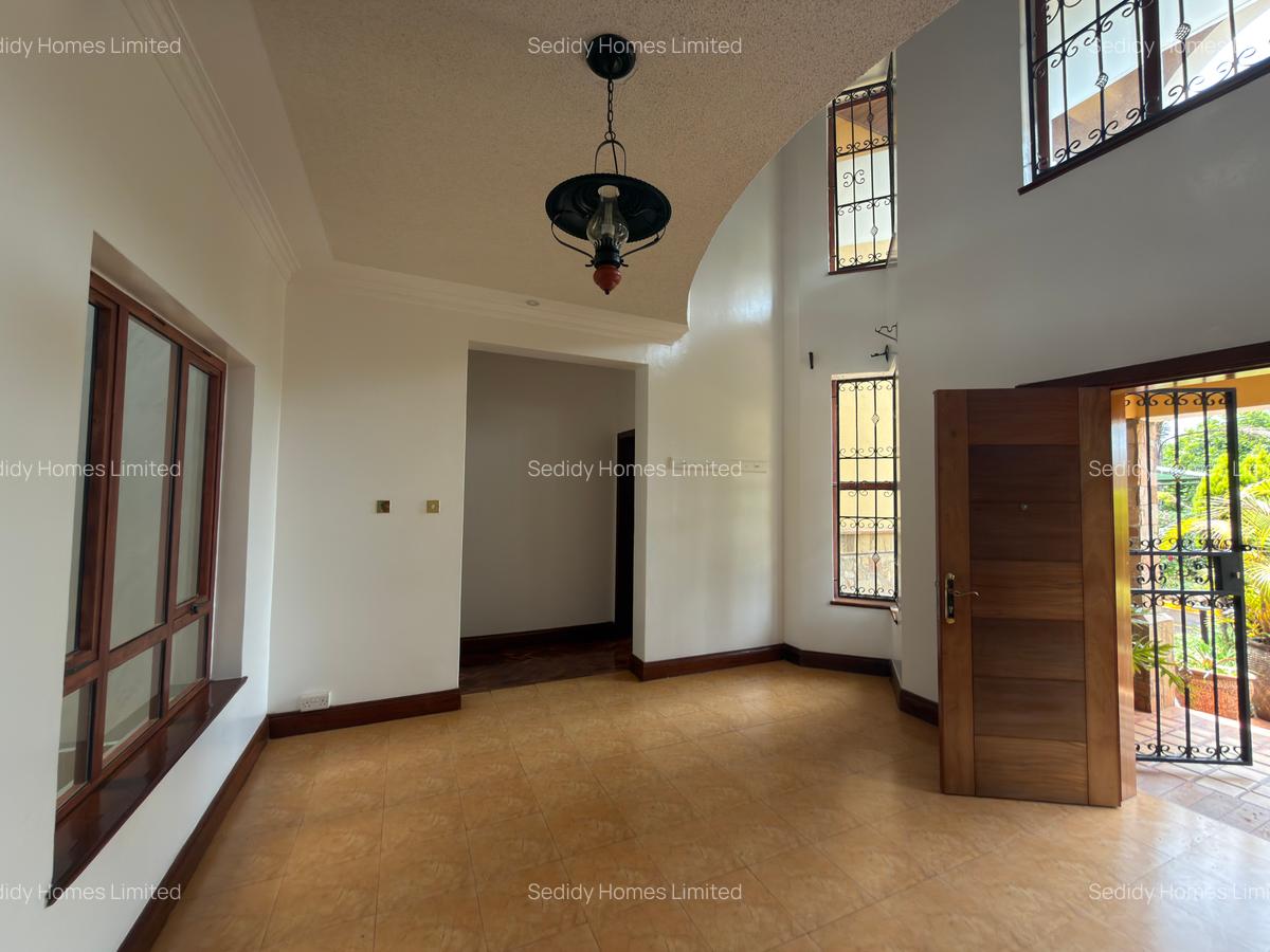 5 Bed Townhouse with En Suite in Runda - 2