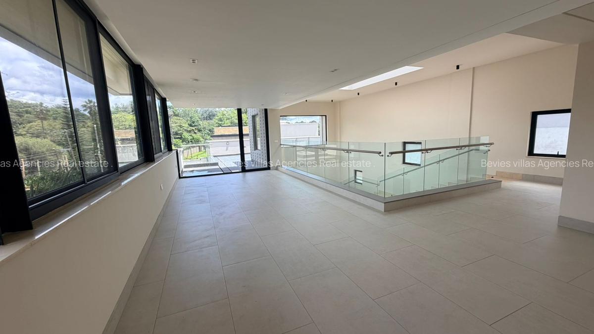 5 Bed Villa with En Suite at Kyuna - 12