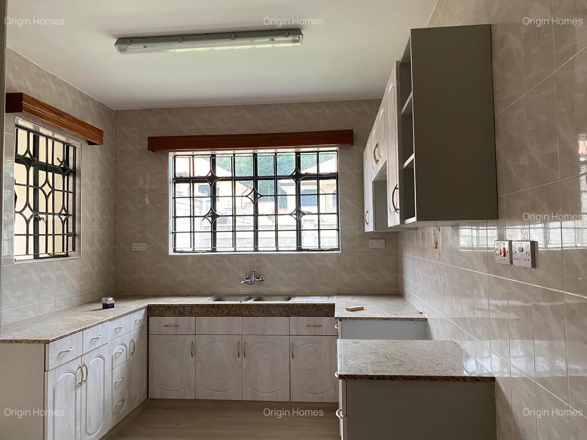 4 Bed Townhouse with En Suite at Lavington - 12