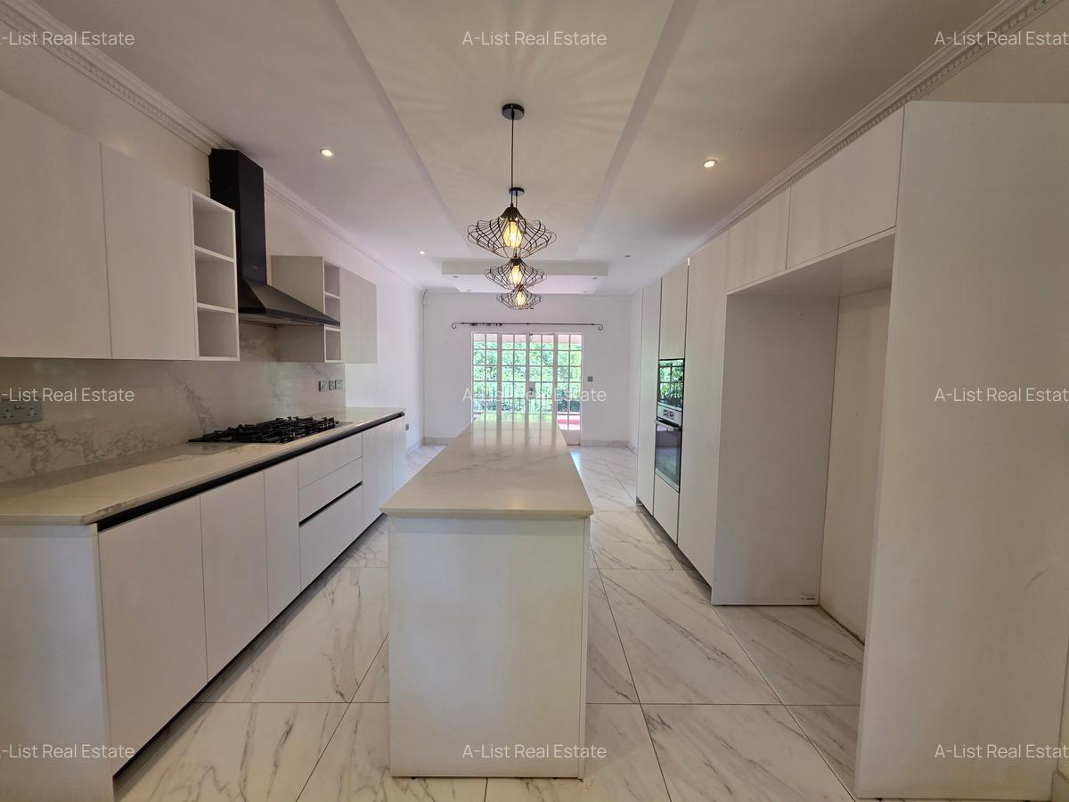 4 Bed House with En Suite at Lavington - 9