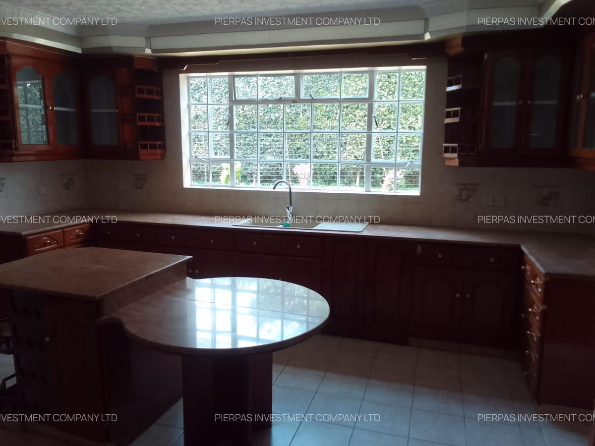 5 Bed Townhouse with En Suite in Runda - 16