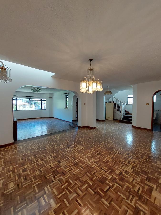 4 Bed Townhouse with En Suite in Westlands Area - 1