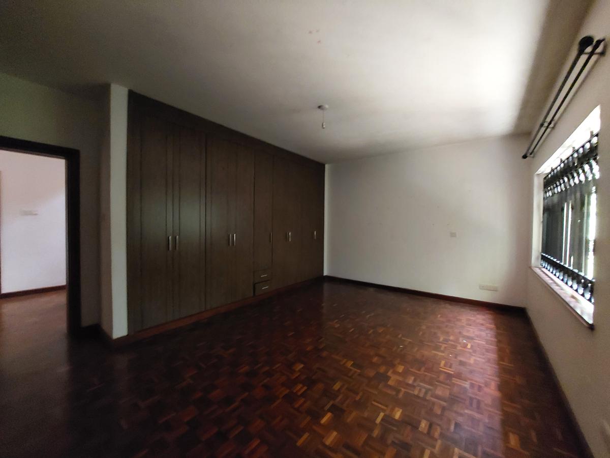 5 Bed Townhouse with En Suite at Lavington - 20
