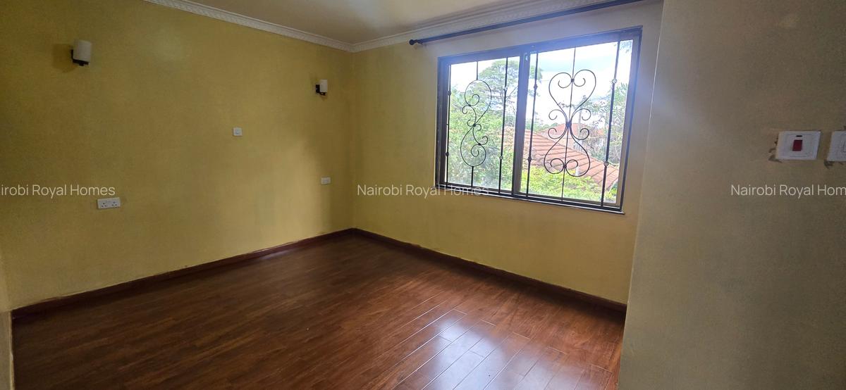 5 Bed Townhouse with En Suite at Lavington Green - 9