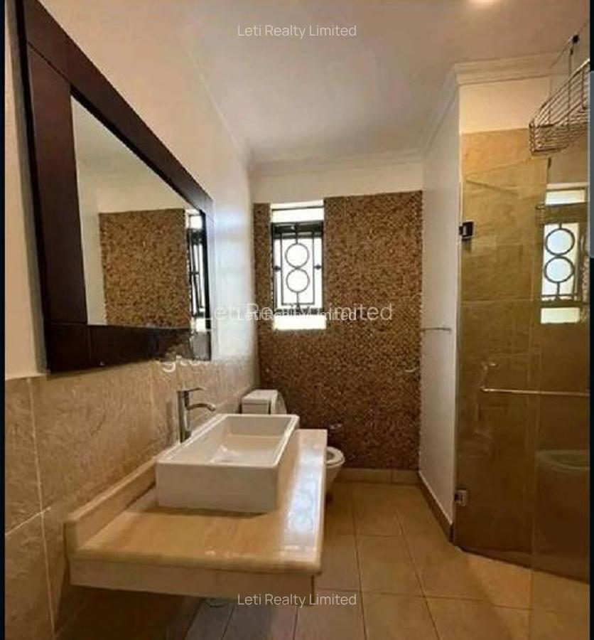 4 Bed Townhouse with En Suite in Lavington - 10