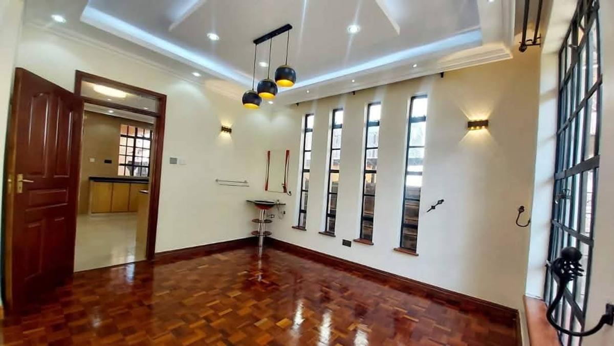 5 Bed Townhouse with En Suite at Lavington - 6