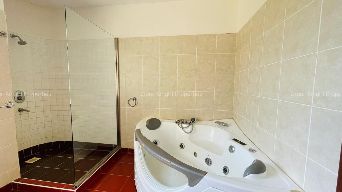 5 Bed House with En Suite in Runda - 11