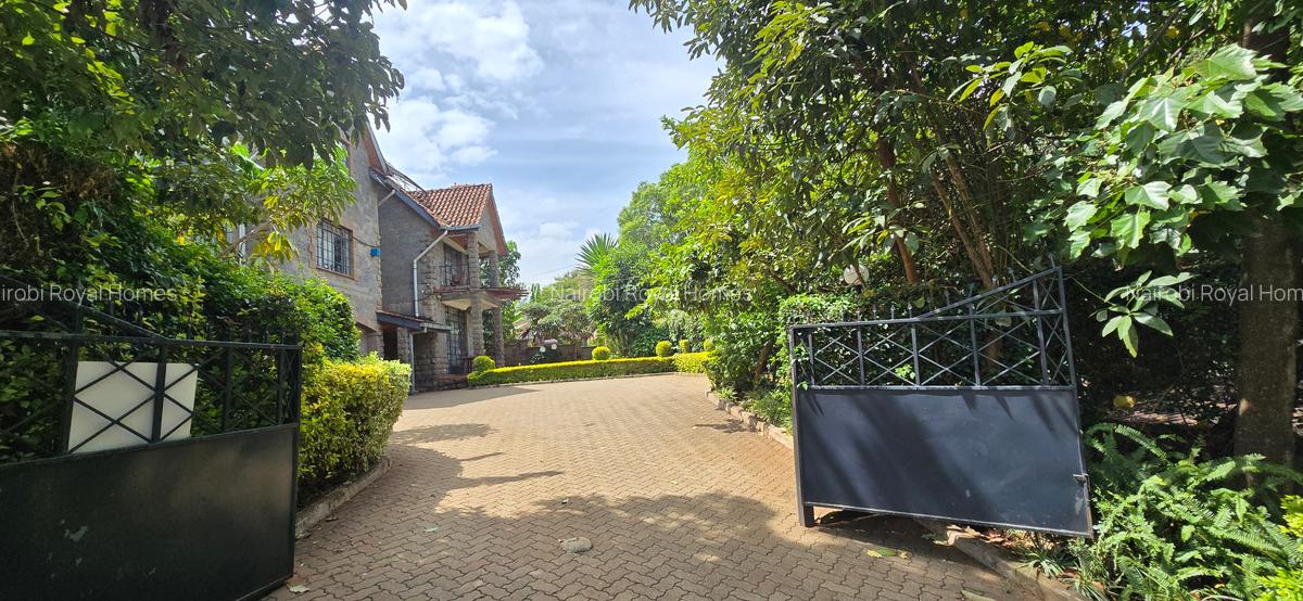 5 Bed Townhouse with En Suite at Lavington Green - 1