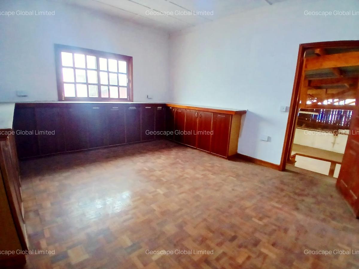 7,000 ft² Warehouse with Backup Generator in Industrial Area - 2