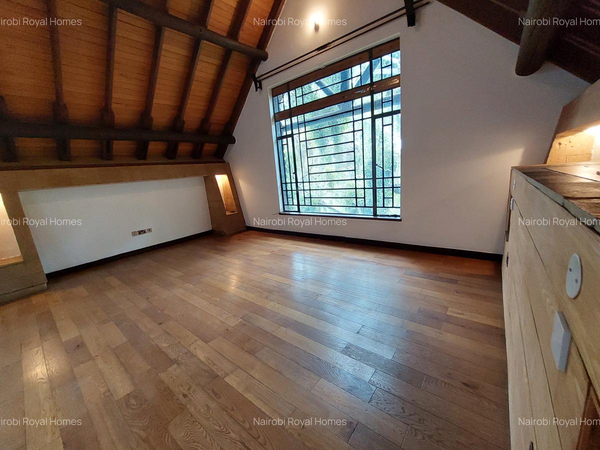 5 Bed Townhouse with En Suite at Lake View - 14