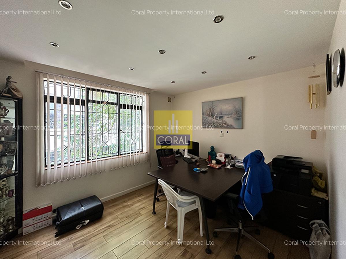 4 Bed Apartment in Riverside - 8