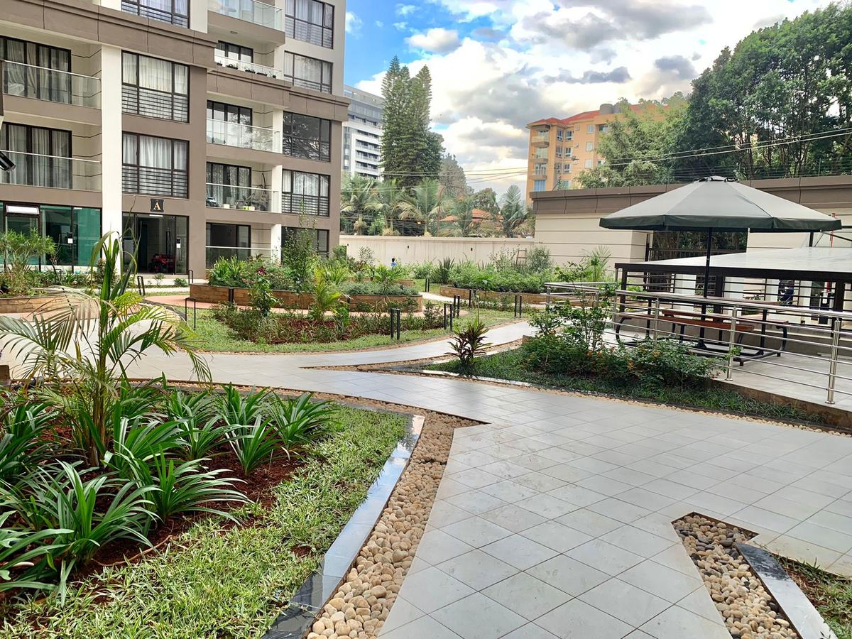 3 Bed Apartment with En Suite in Riverside - 12