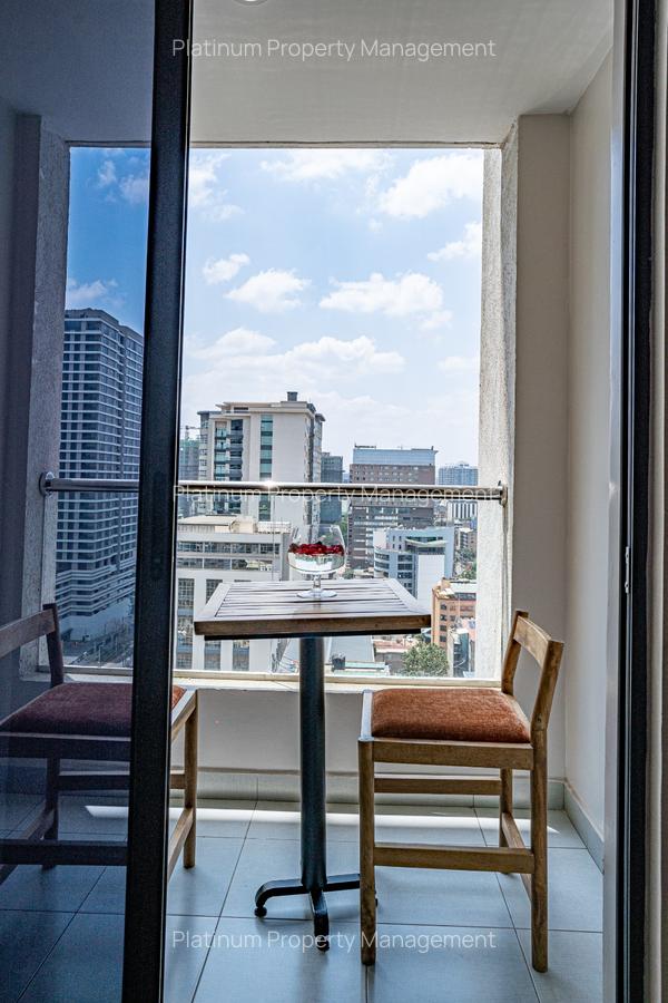 Serviced 1 Bed Apartment with En Suite at Westlands Rd - 7