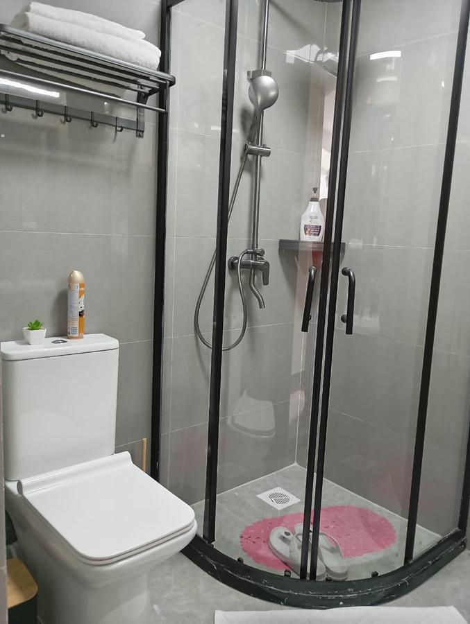 Serviced 2 Bed Apartment with En Suite at Riverside - 15