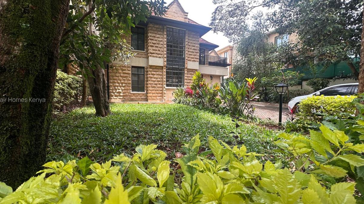 5 Bed Townhouse with En Suite at Lavington Green - 6