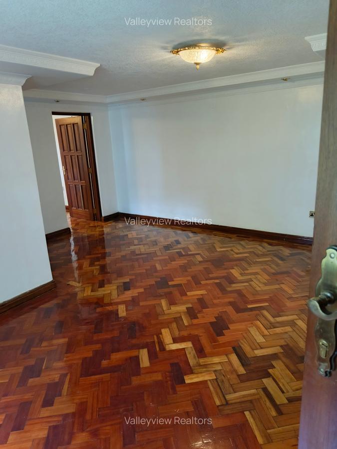 4 Bed Townhouse with En Suite at Lavington - 14