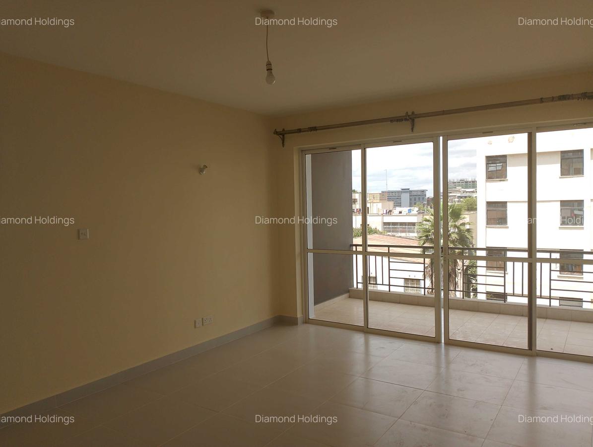 4 Bed Apartment with En Suite at Parklands - 2