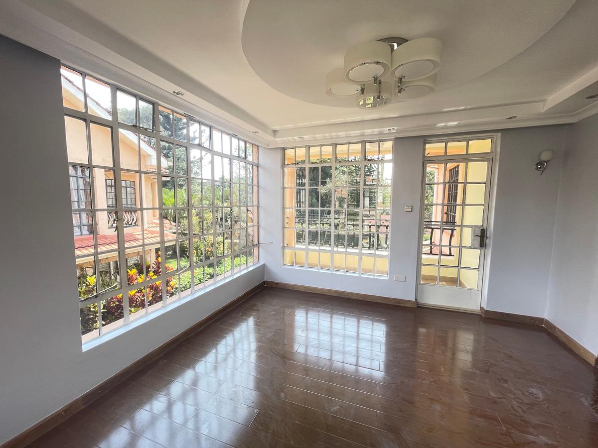 5 Bed Townhouse with En Suite in Lavington - 12