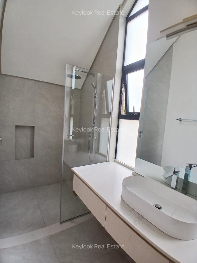 6 Bed Townhouse with En Suite at Lavington Green - 12