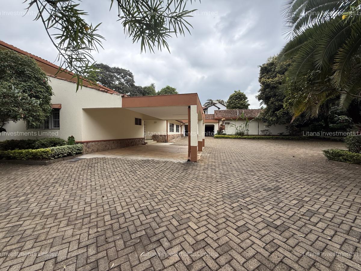 6 Bed House with En Suite in Nyari - 11