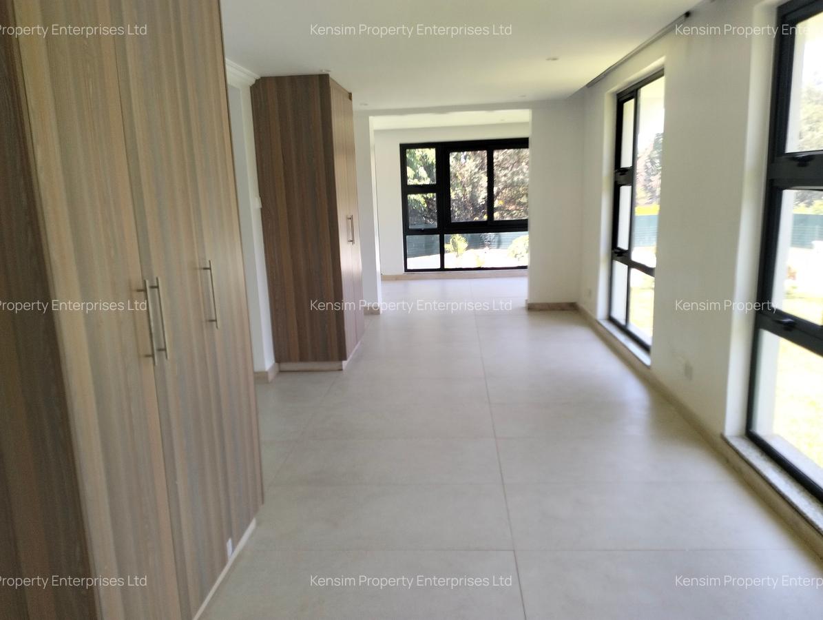 5 Bed House with En Suite in Runda - 19