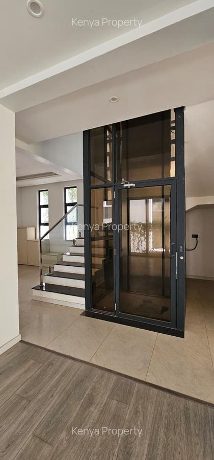 4 Bed Villa with En Suite at Apple Cross - 8