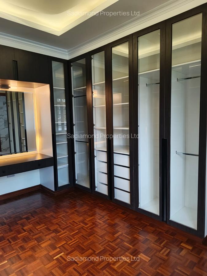 4 Bed Villa with En Suite in Karen Hardy - 8