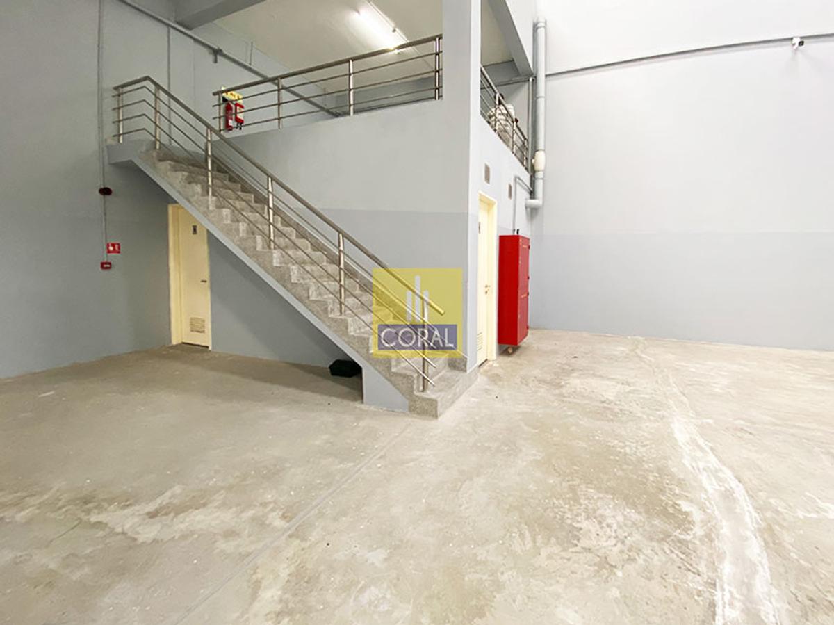 13,000 ft² Warehouse in Industrial Area - 5