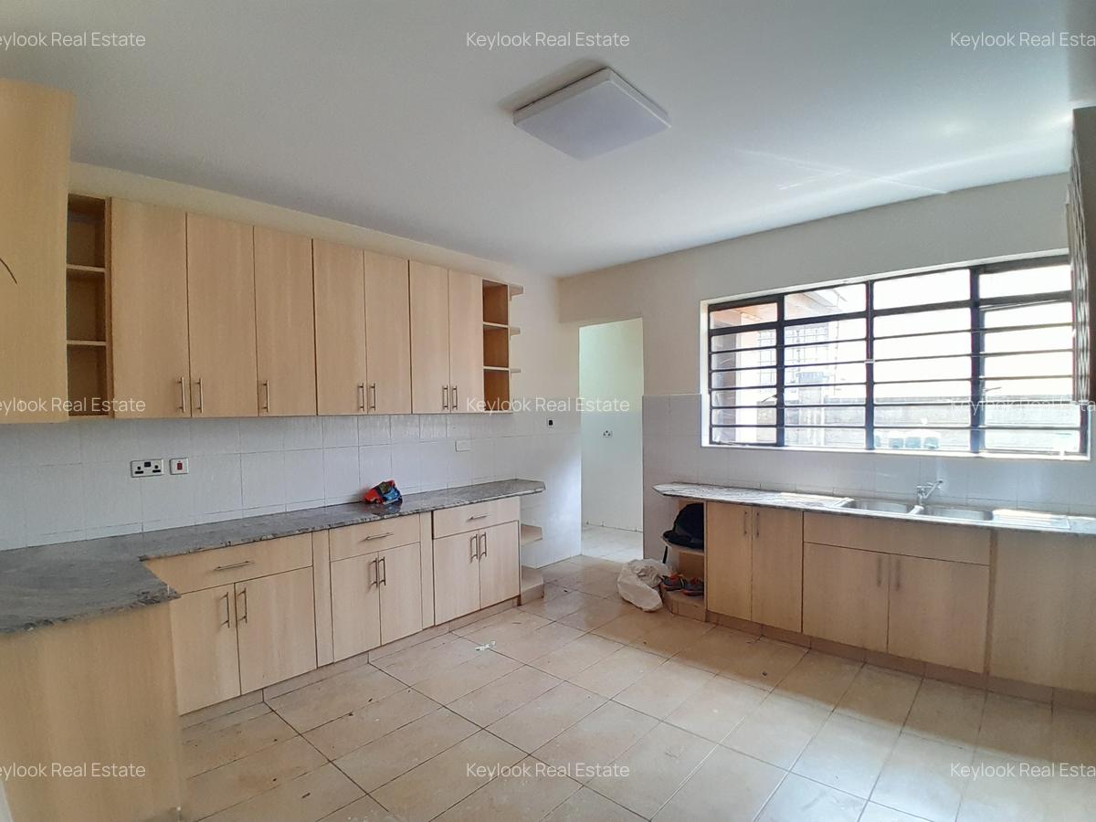 5 Bed Townhouse with En Suite at Lavington - 11
