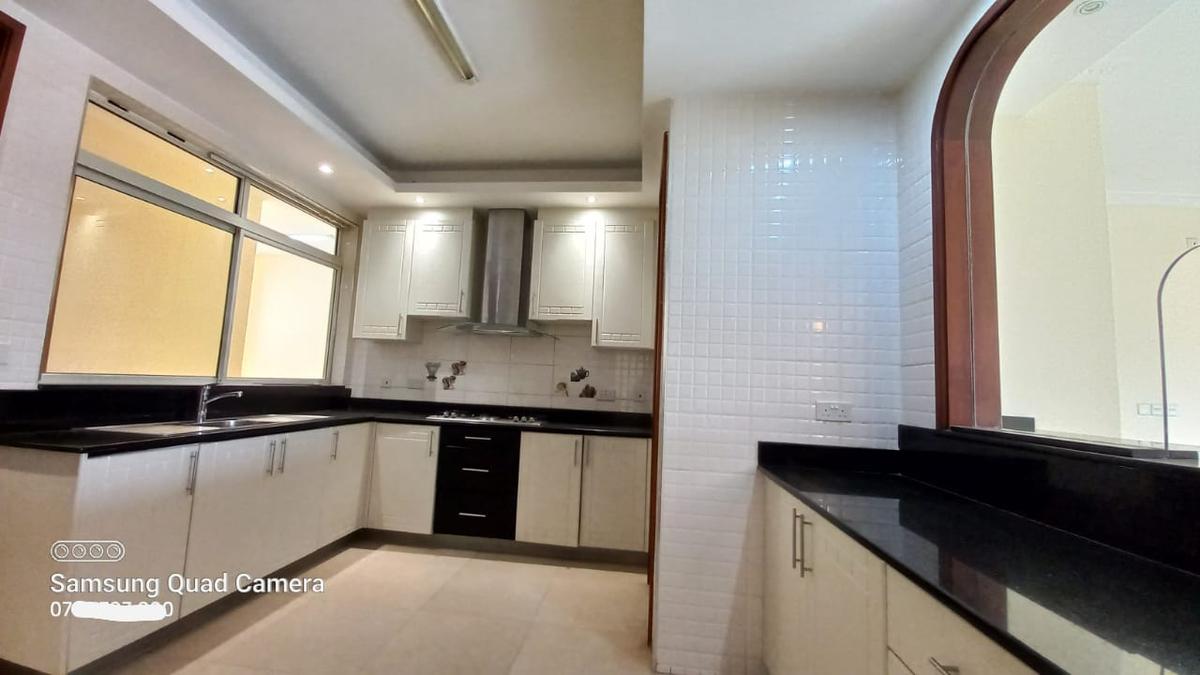 3 Bed Apartment with En Suite in Parklands - 7