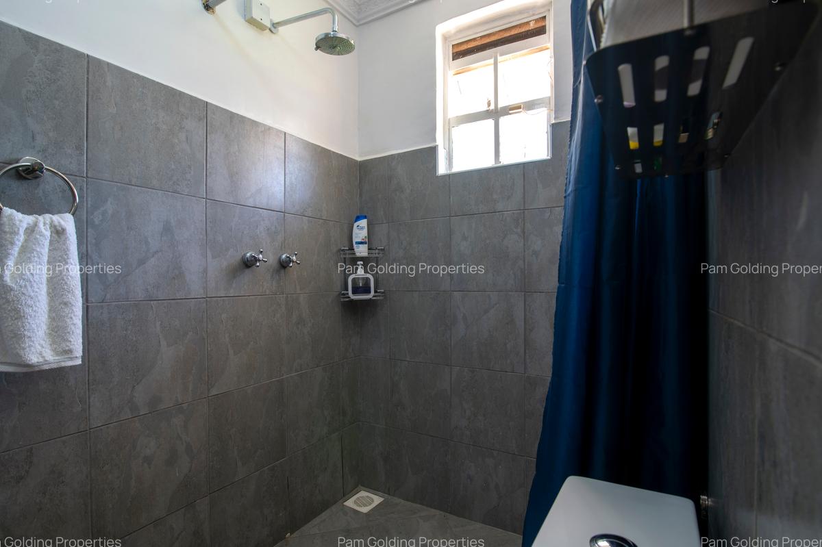 4 Bed Villa at Korompoi - 19