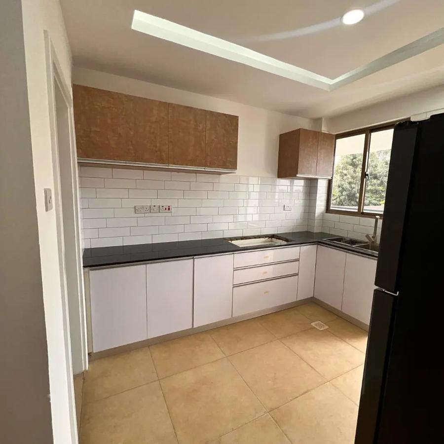 3 Bed Apartment with En Suite at Hatheru Road - 2