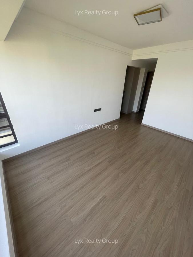 3 Bed Apartment with En Suite in Riverside - 14