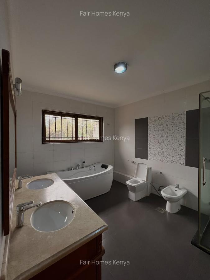 5 Bed Townhouse with En Suite at Chalbi Drive - 20