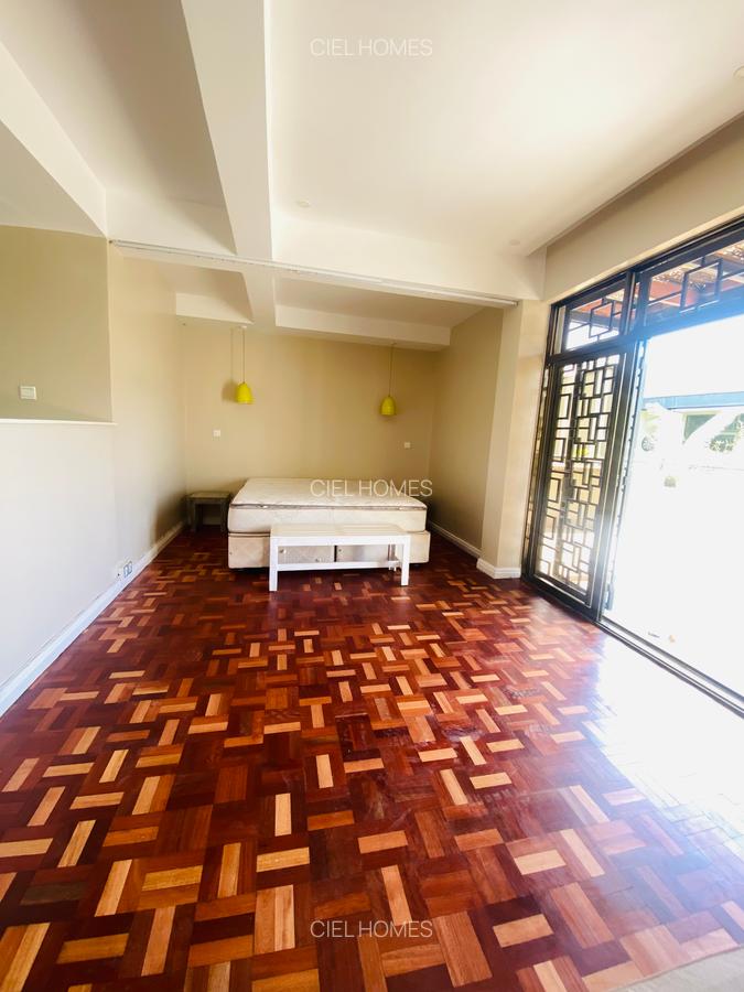 3 Bed Apartment with En Suite at Hatheru Road - 13