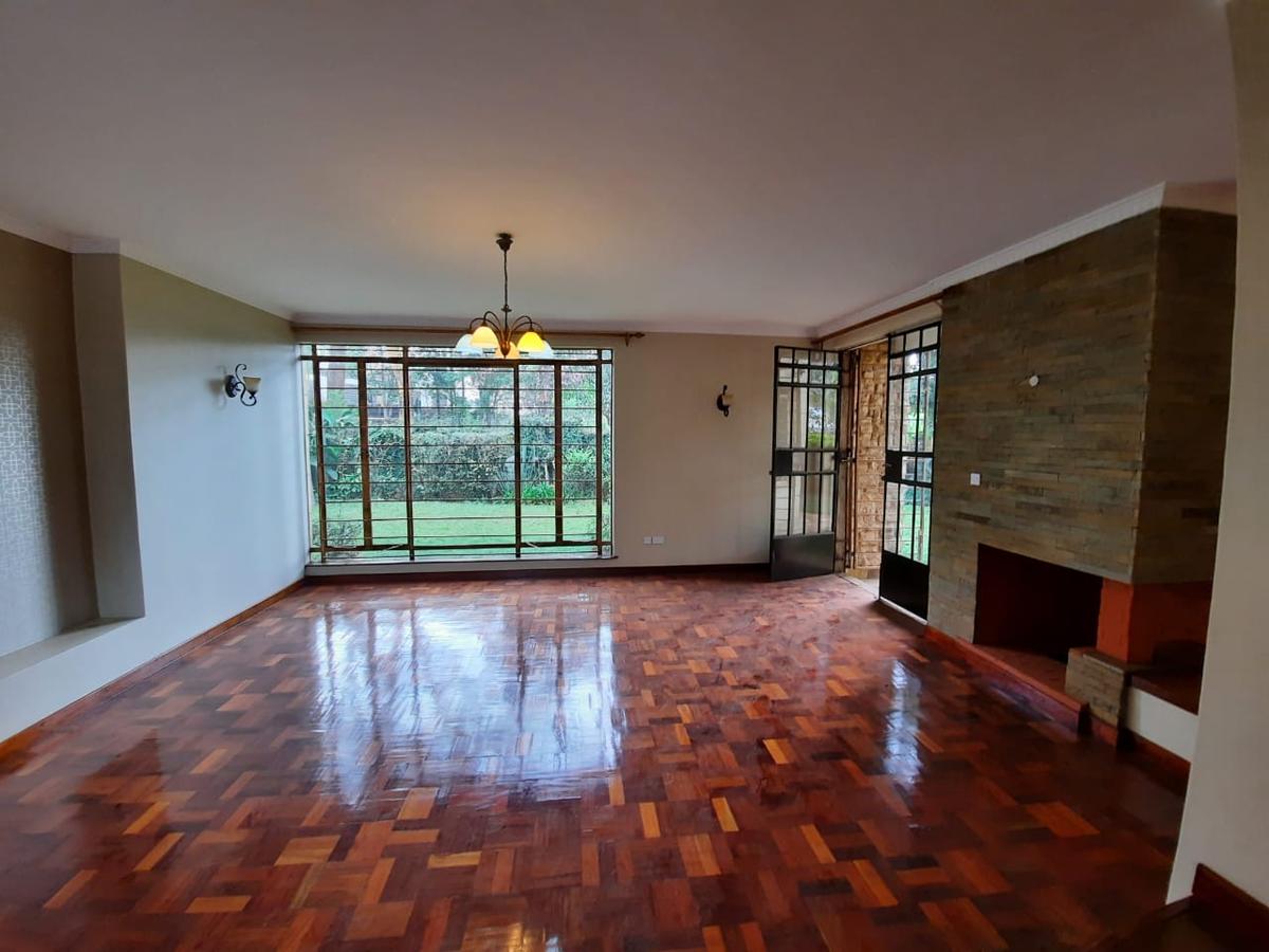 4 Bed Villa with En Suite in Lavington - 2