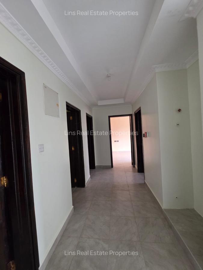 5 Bed House with En Suite in Kitisuru - 11