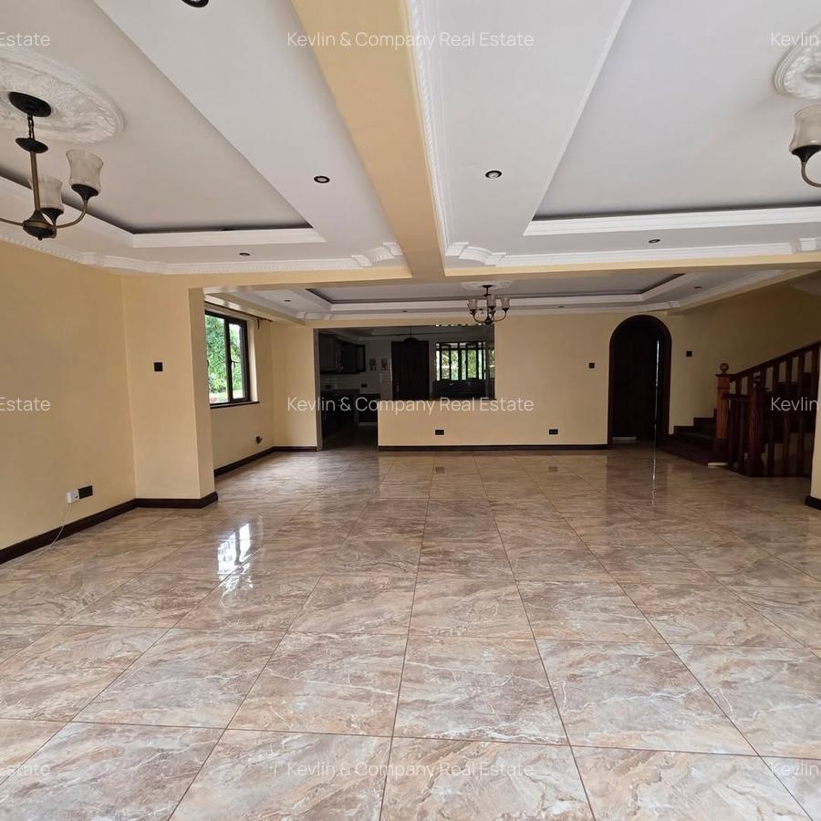 5 Bed Villa with En Suite in Lavington - 1