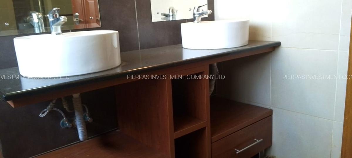 4 Bed Townhouse with En Suite in Garden Estate - 6