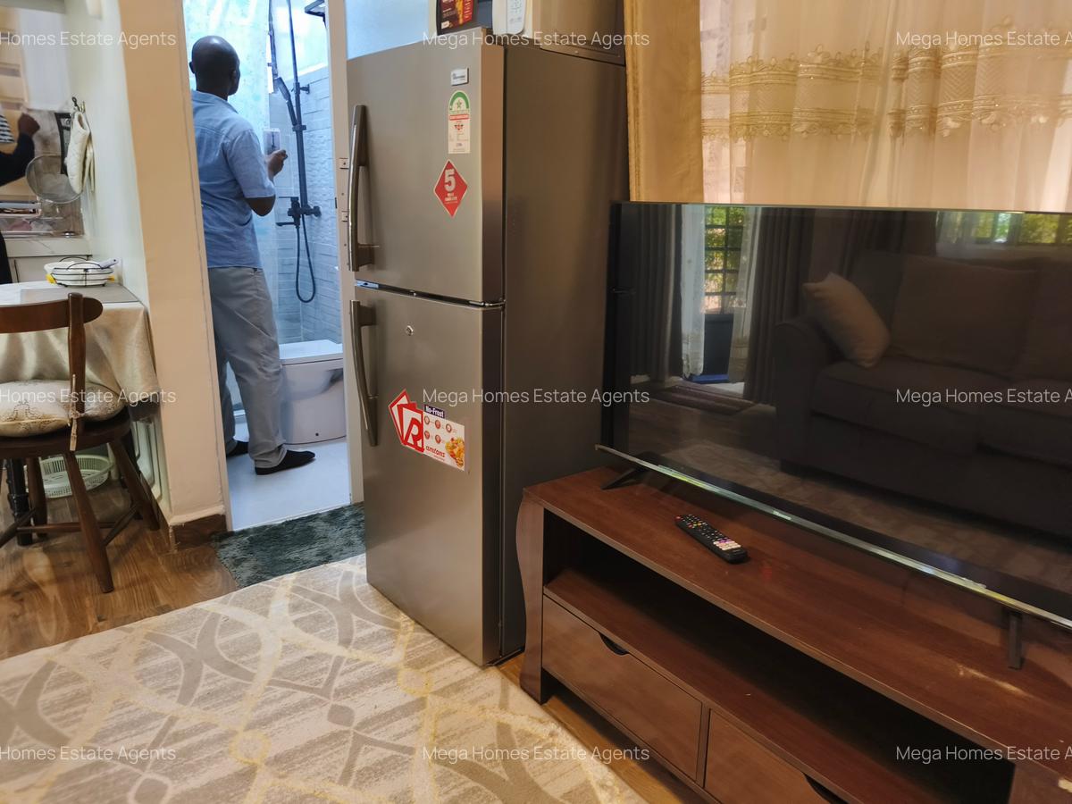 Serviced 1 Bed Apartment with En Suite in Runda - 6